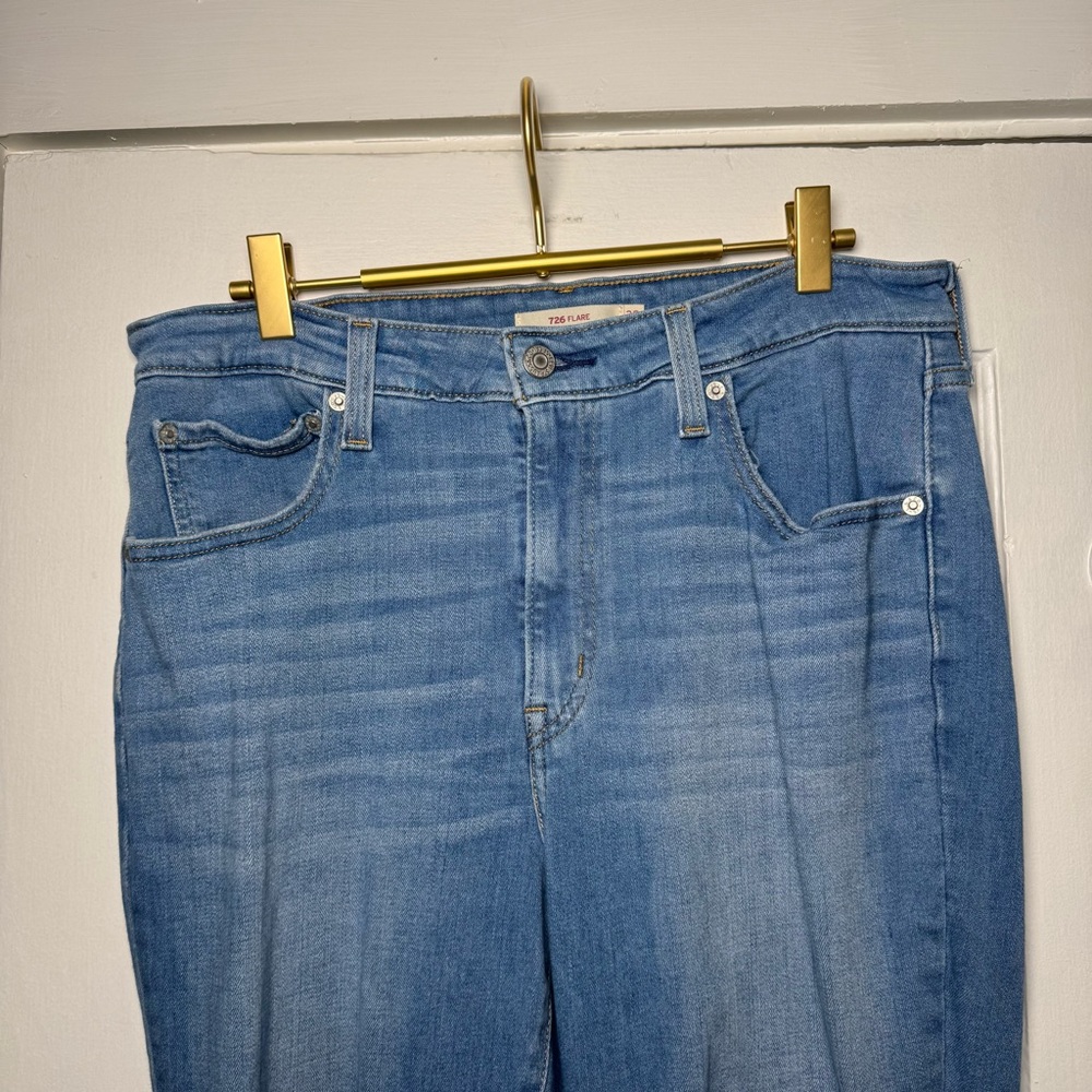Levi’s 726 Flare Medium Wash Distressed High Rise Denim Jeans 32 - Picture 7 of 16